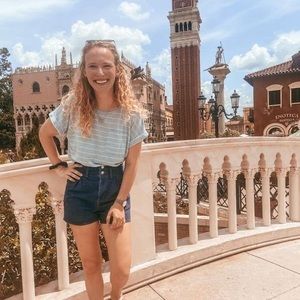 Meet your Posher, Caroline